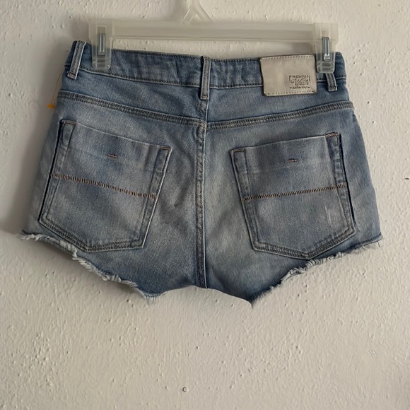 Non high rise jean shorts - Picture 2 of 3